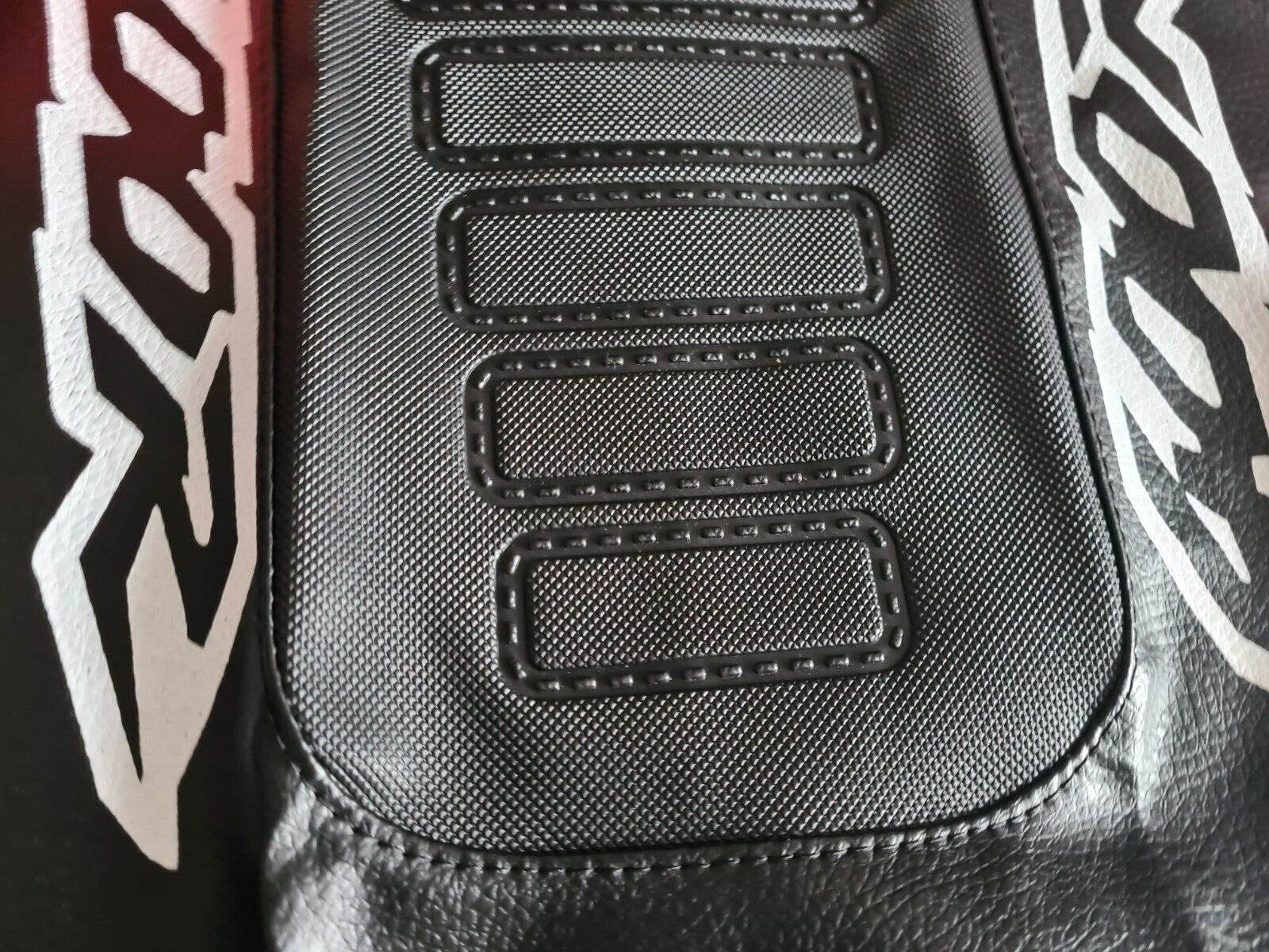 Seat cover for Honda XR400 xr400r xr 400 96-04 black ultragrip anti slip DHL - Image 3
