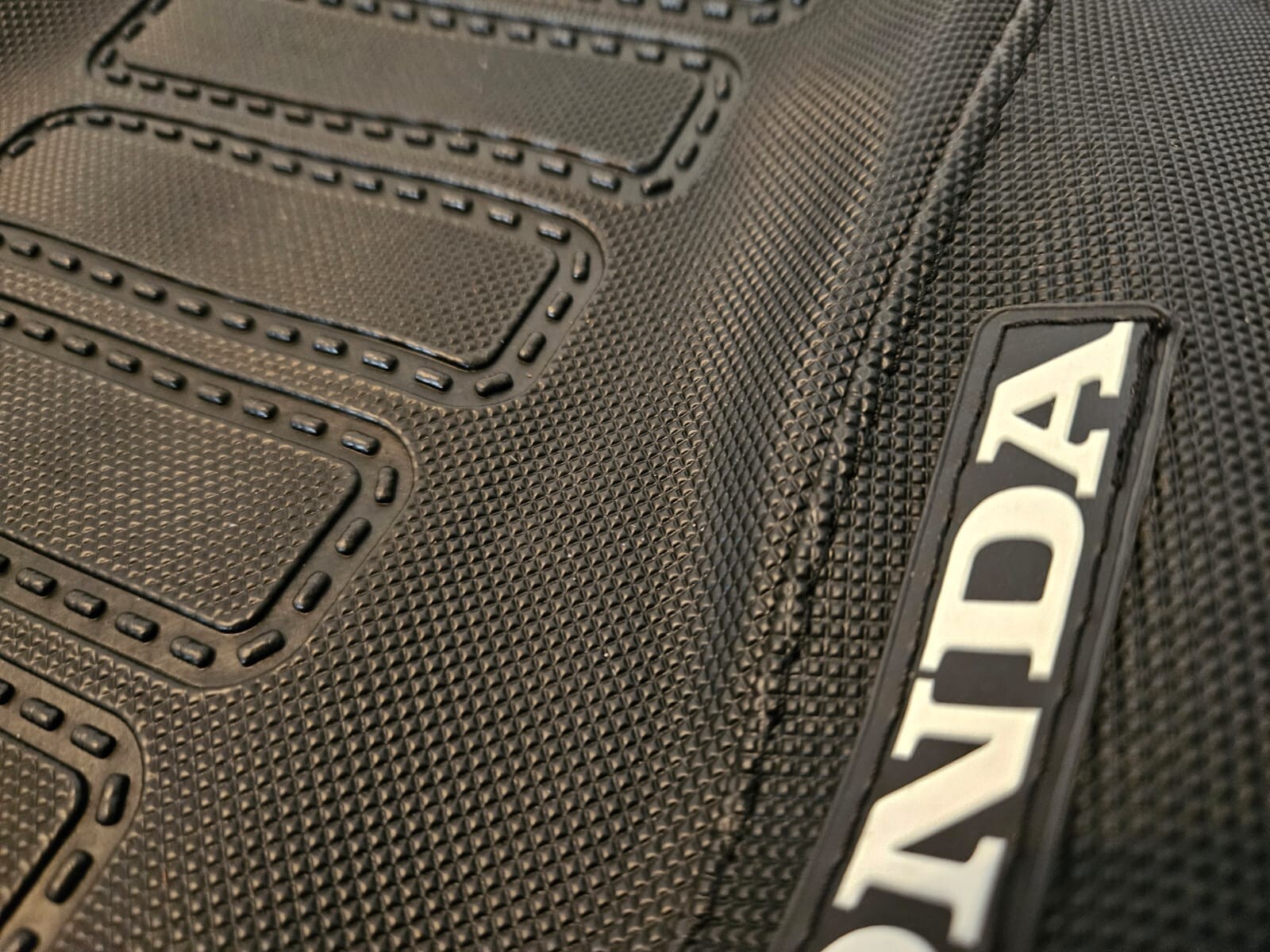 XR400R XR400 XR 400 Seat Cover â Full Black UltraGrip Anti-Slip â Fast ship DHL - Image 3