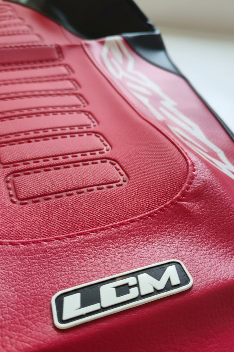 LCM UltraGrip Red/Black Seat Cover for Honda XR250R XR250 XR 250 96â04 MX Enduro - Image 4