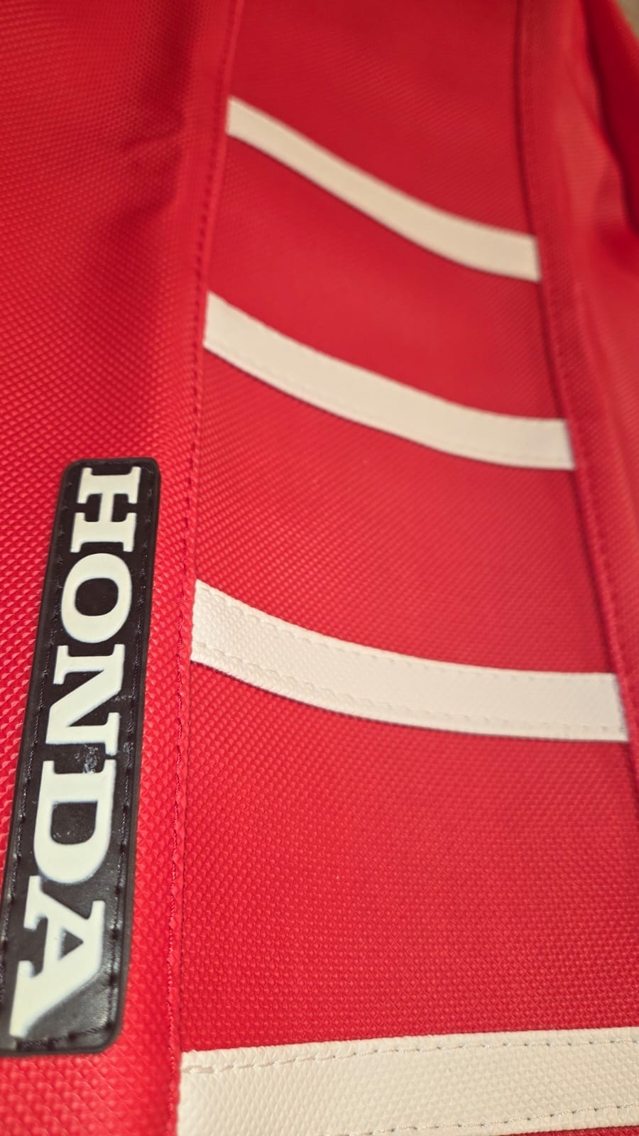 UltraGrip Seat Cover for Honda CRF450R CRF 450 CRF450 2021-2026 Red White Ribs - Image 3