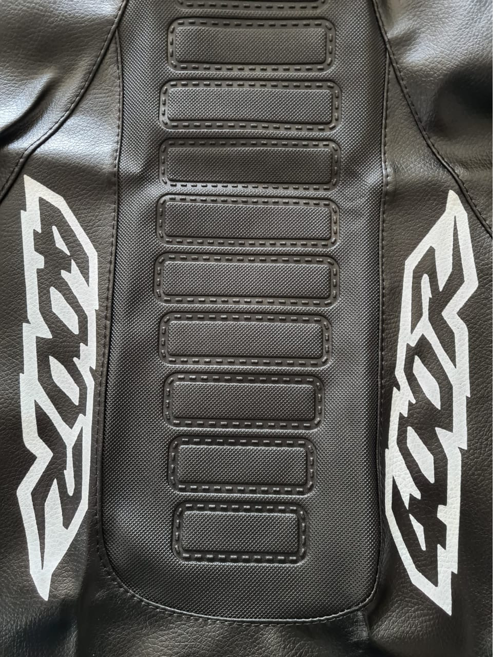 Seat cover fit Honda xr400 xr 400 96-04 black white ultragrip anti slip DHL - Image 3