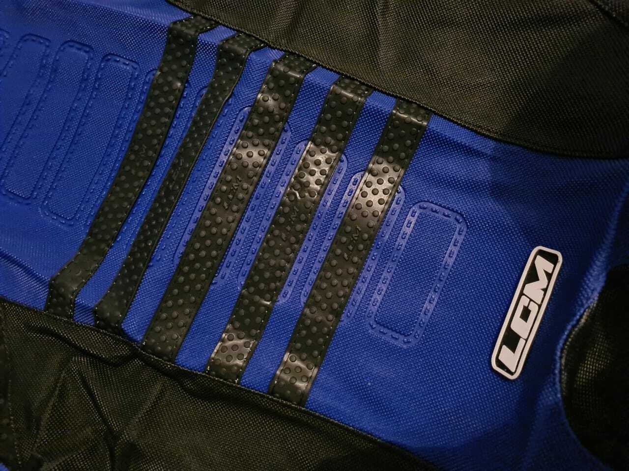 Seat Cover FOR Yamaha YFZ450R 2004-2024 Blue Black Ultragrip Rubber Strip - Image 4